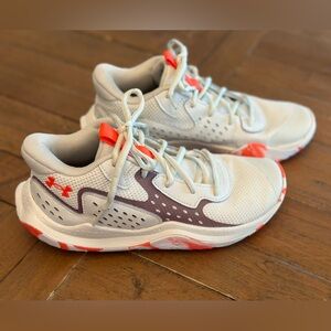 Under Armour girls basketball sneakers, Size 5